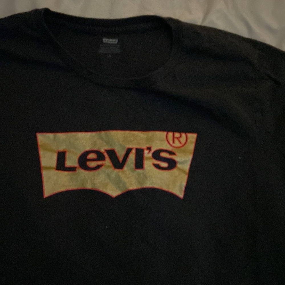 Woman’s large black Levi’s T-shirt